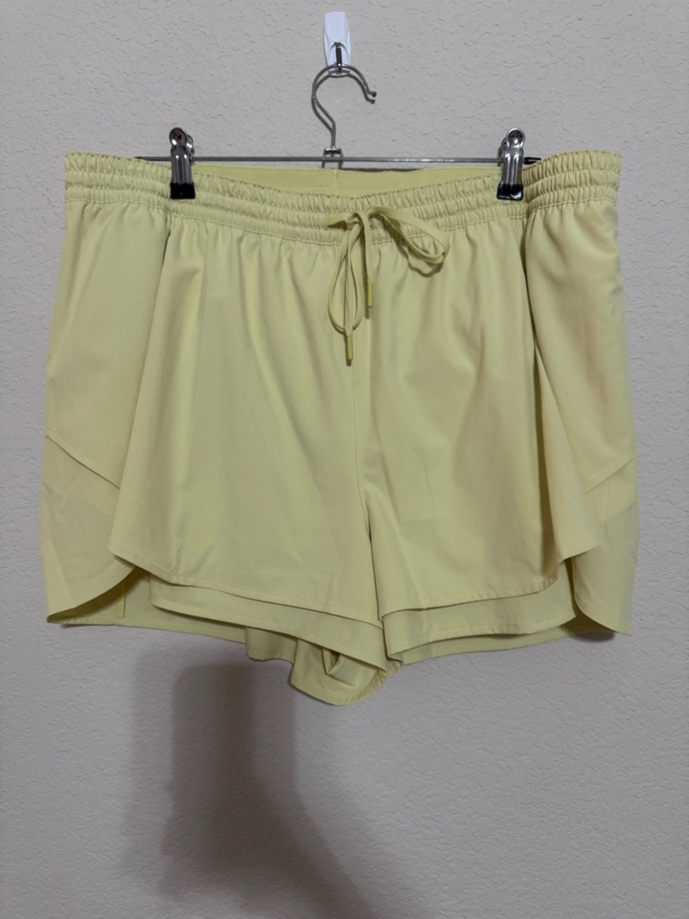 Calia Womens Size XL
Step Up Inner Brief High-Rise 3" Inseam Shorts Yellow/Green - Picture 7 of 8